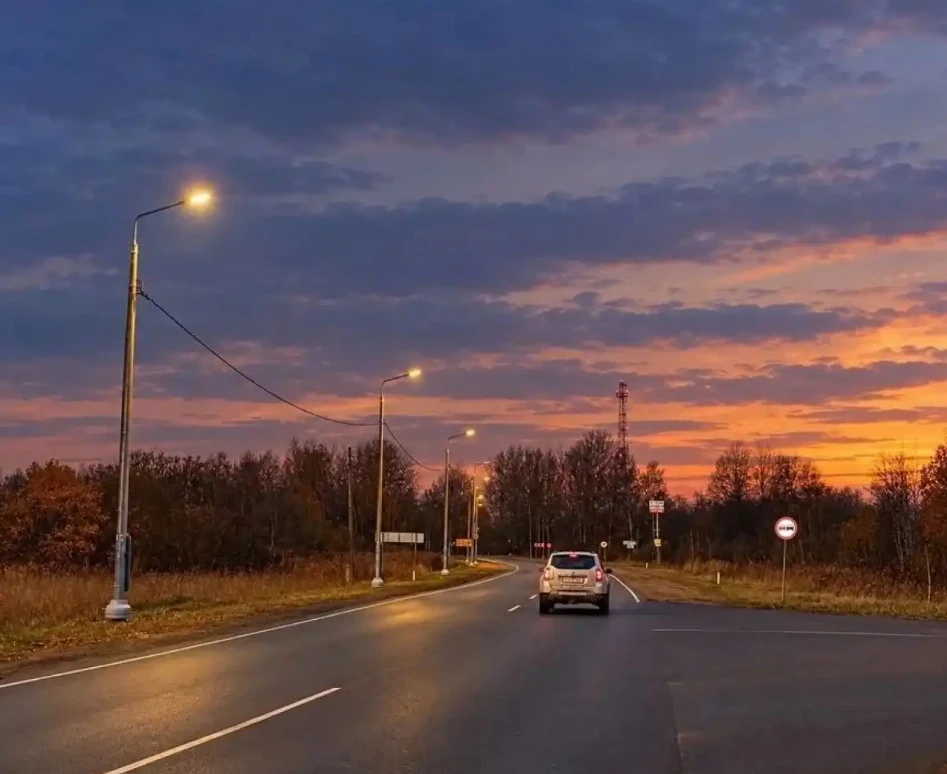 В Шимском округе осветили два километра автомобильной дороги в посёлке Медведь