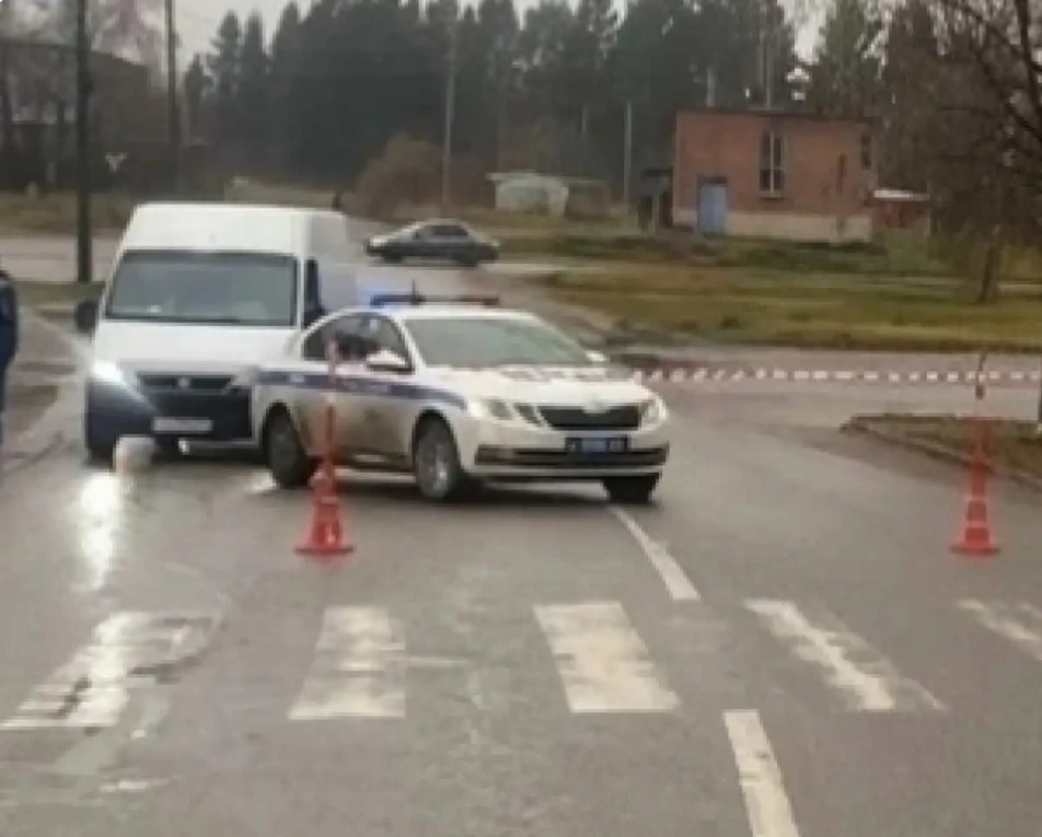 В Окуловке женщину сбили на пешеходном переходе