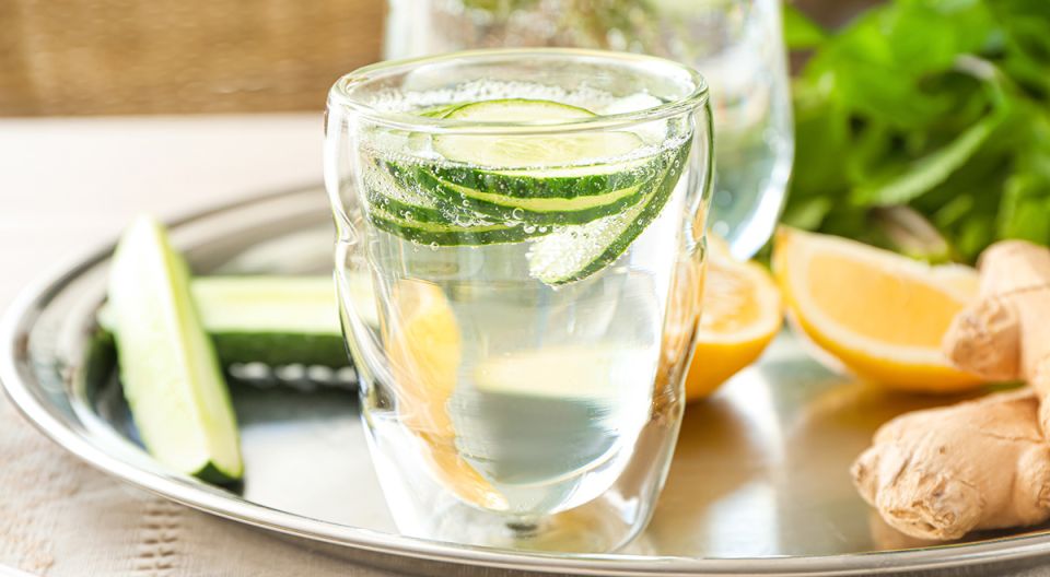 Обновленная вода Сасси: секреты похудения на лето