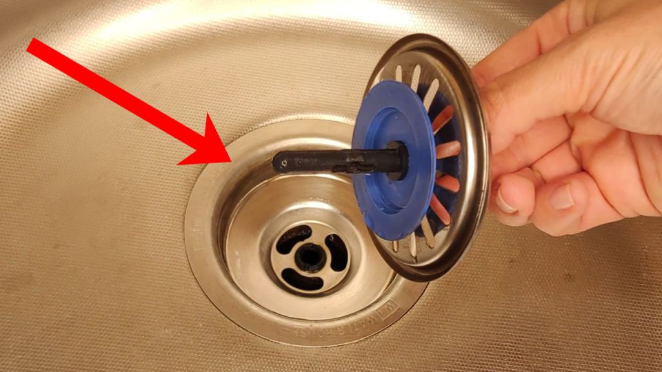 Устранение неприятных запахов из раковины: особенности и советы