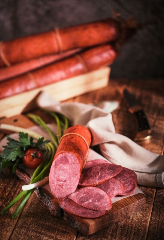 Как выбрать лучшую колбасу для вашего мясного салата: советы и рекомендации