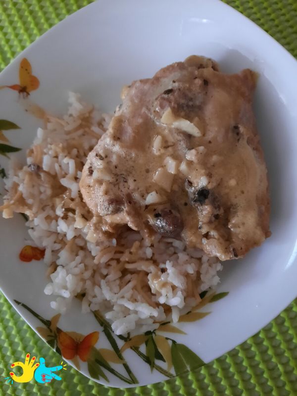 Куриные бедра в сметанном соусе: вкусный и быстрый рецепт