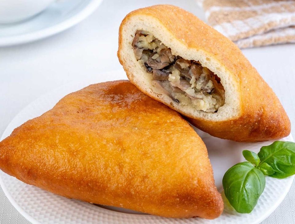 Вкус детства: как приготовить идеальные пирожки с картошкой и грибами