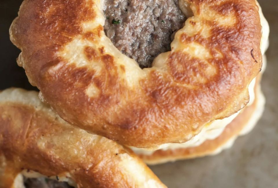 Как приготовить идеальные беляши: секреты сочности и хрустящей корочки