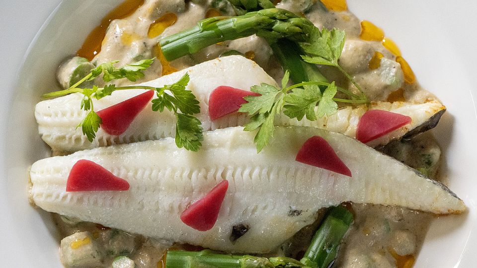 Кулинарный шедевр с ледяной рыбой и спаржей