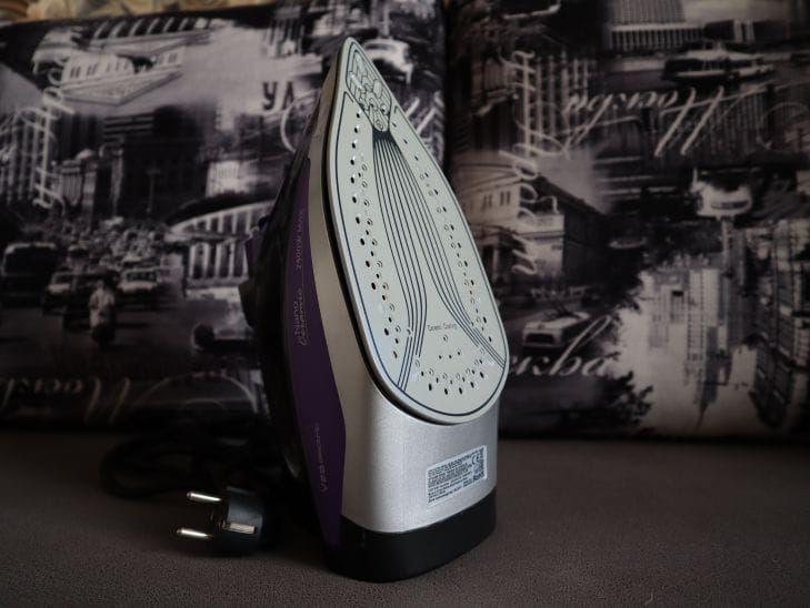 Воск на одежде - приговор? Старинный метод с утюгом, который работает