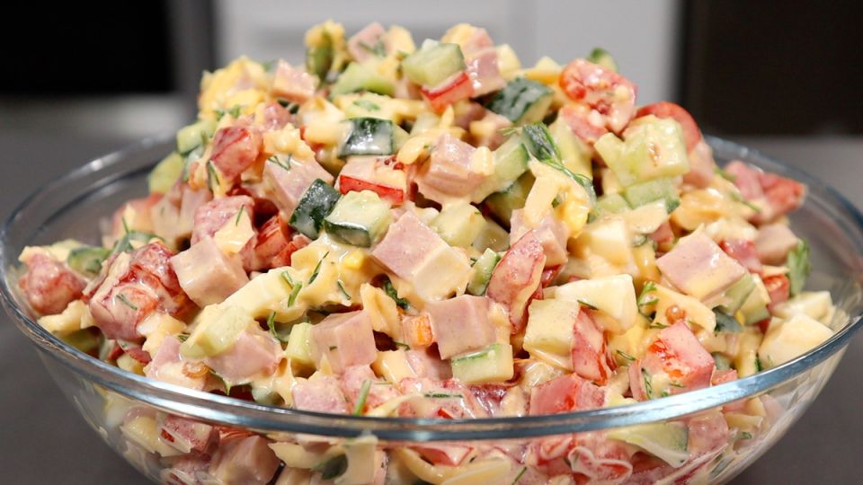 Необычный салат «Балаганчик»: освежающий вкус для вашего стола